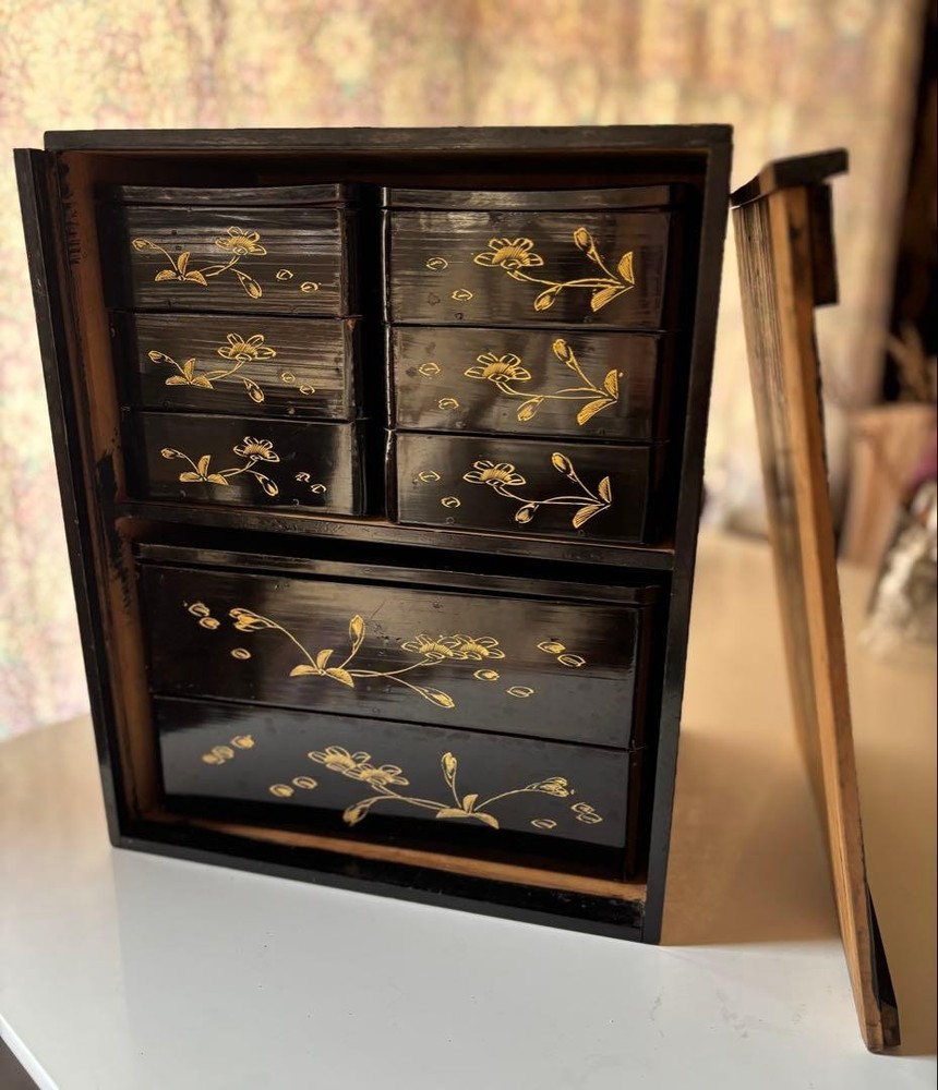 Jubako Bento Box Japanese Lunch box weight wooden lacquer gold color antique fie