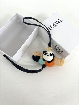 た*ま様 LOEWEチャーム Anagram charm in calfskin Yellow - LOEWE