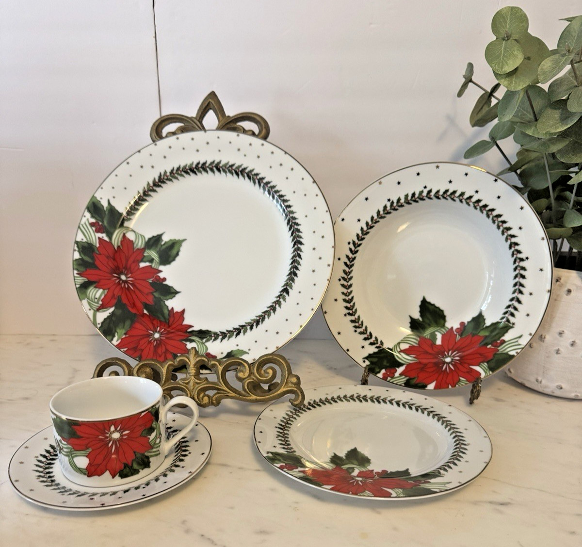 Tia Dinnerware Set 20 Pc Christmas Holiday China