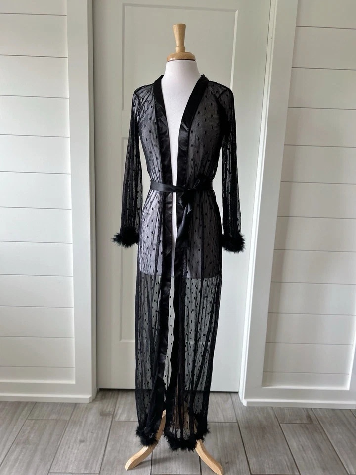Bata de malla larga Heidi recortada en piel talla única por Mapale Glam Regency longitud del piso Foto 2 de 4