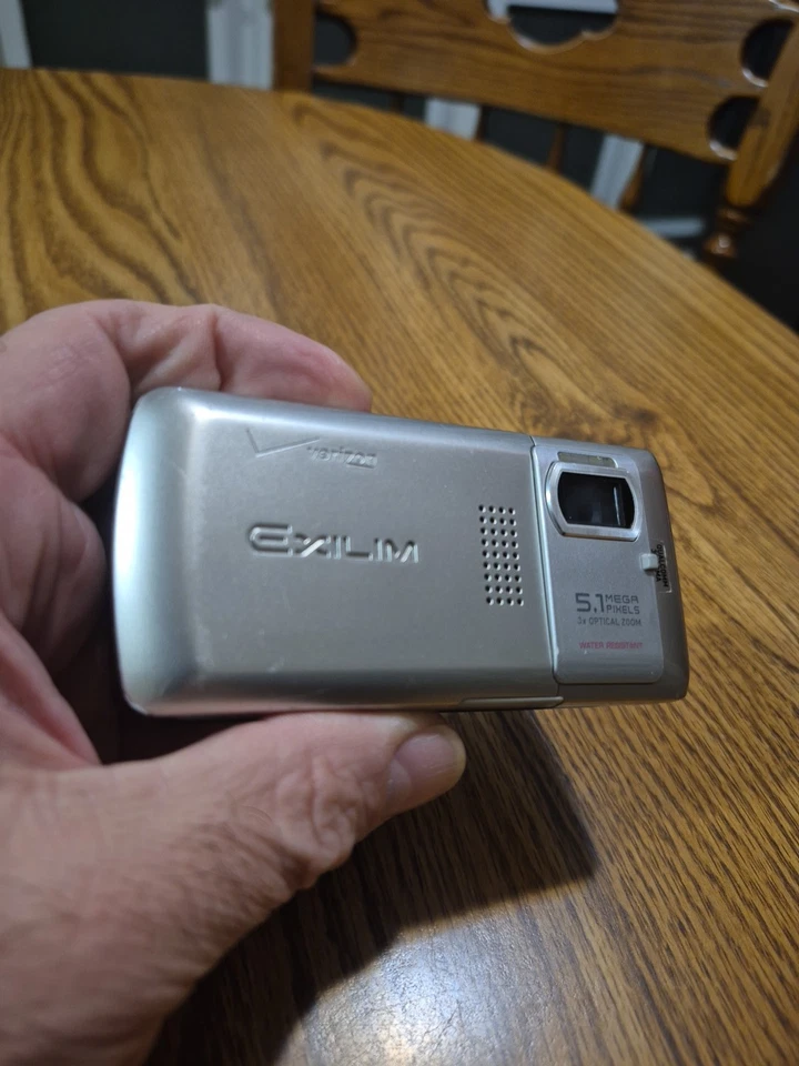 Casio Exilim C721 Phone/Camera Untested, 5.1 MP Water Resistant As Is - Image 3 of 4