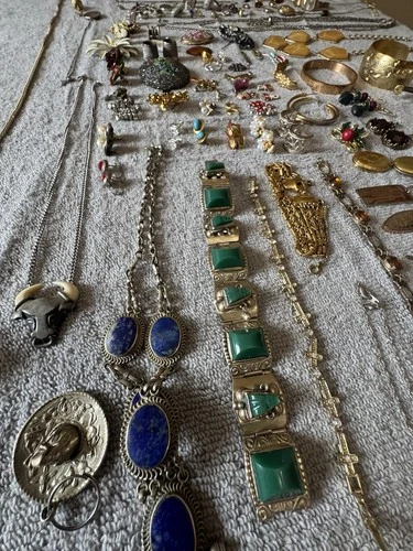 Vintage Costume Jewelry Lot 80+ Pieces, Bracelets, Necklaces, Brooches, Earrings
