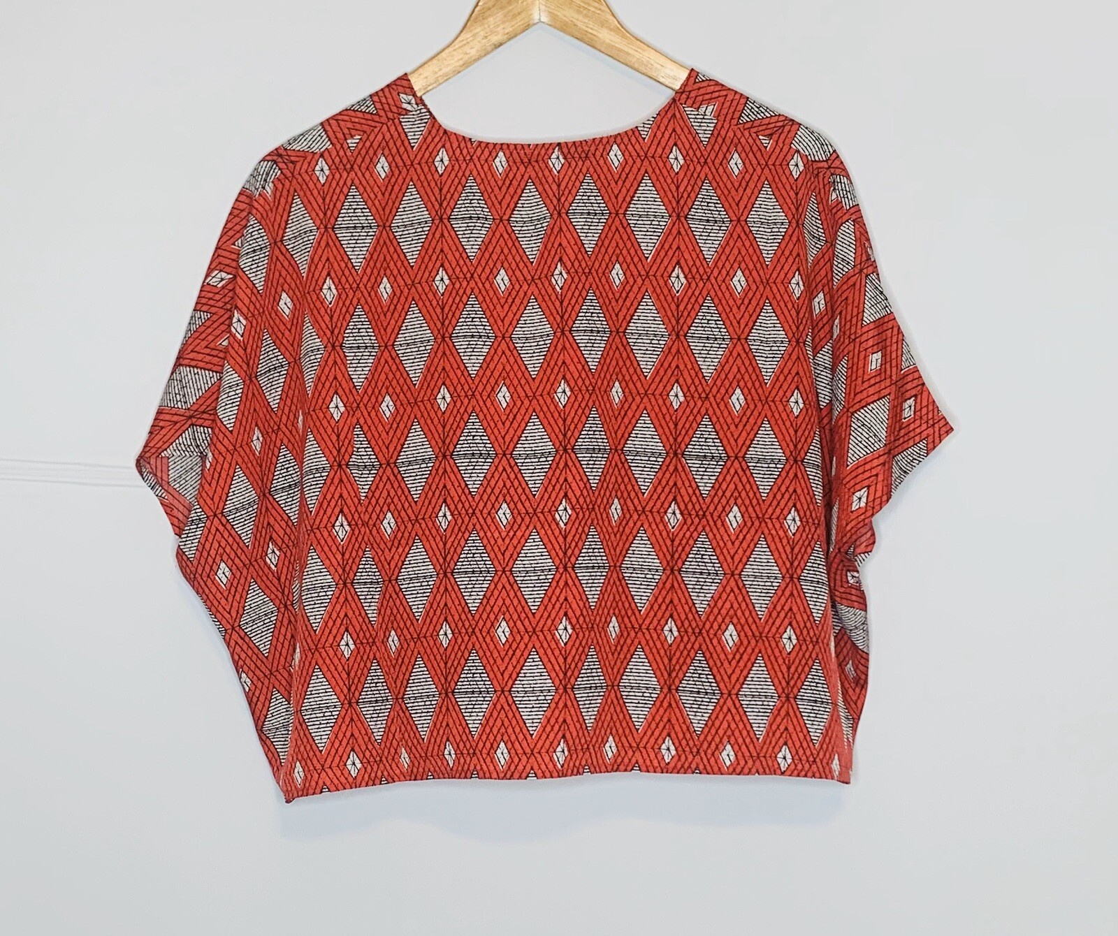 Collective Concepts Stitch Fix Crop Top Size Small Diamond Geometric Print Red