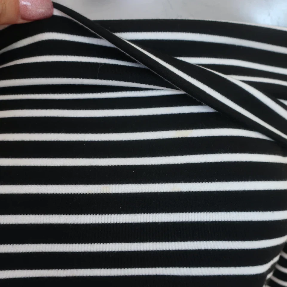 Camiseta deportiva Derek Lam 10 Crosby fuera del hombro negra/blanca a rayas talla mediana Foto 2 de 4