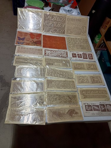 GREAT LOT 23 NOS VINTAGE CRAFTAID LEATHER TEMPLATES PLASTIC 1953-78 BILLFOLD