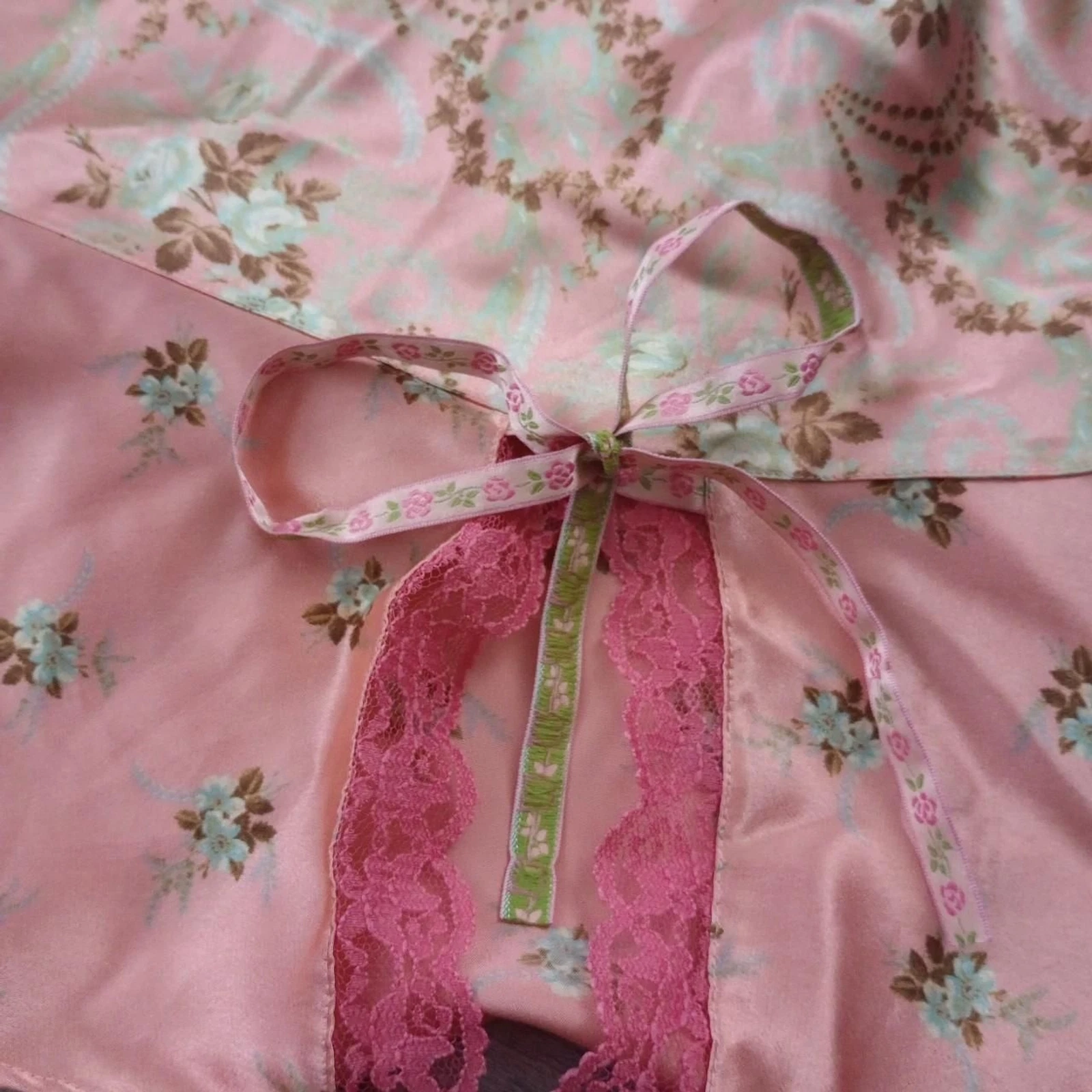 UNDERCOVER Y2K Victoria's Secret slip floreale in pizzo rosa