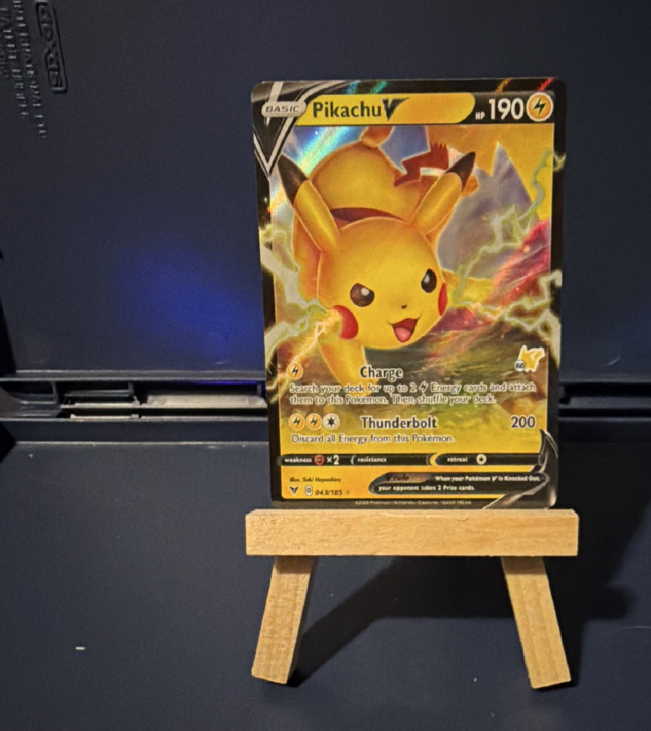 Pokémon Pikachu V 043/185 Vivid Voltage Ultra Rare Basic 190 HP Holo English