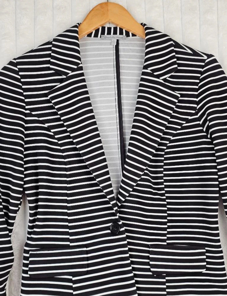 Блейзер Charlotte Russe в черно-белую полоску из смеси полиэстера размер большой - Изображение 2 из 4