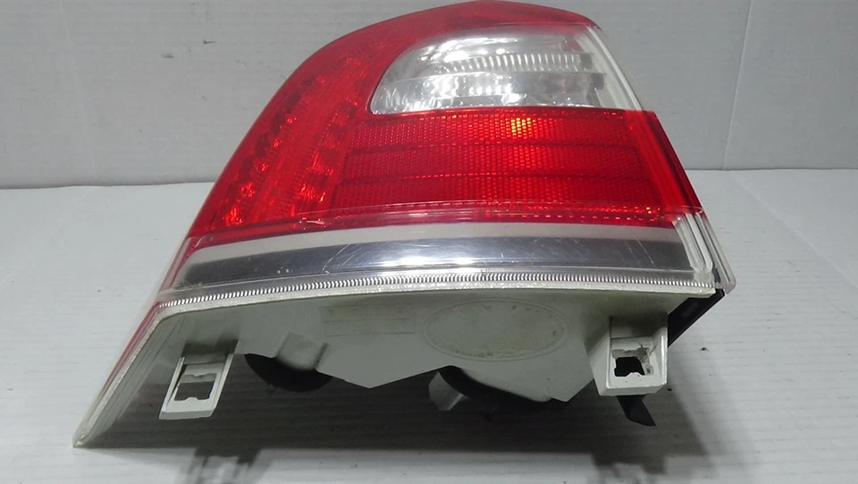 Conjunto de luces traseras del lado del conductor Volvo XC70 2014-2016 Foto 3 de 4