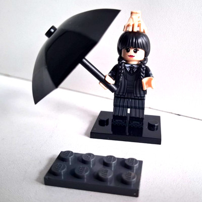 Addams Family Wednesday 2 Block Figur no Alien Predator + 1 Original Lego Stein
