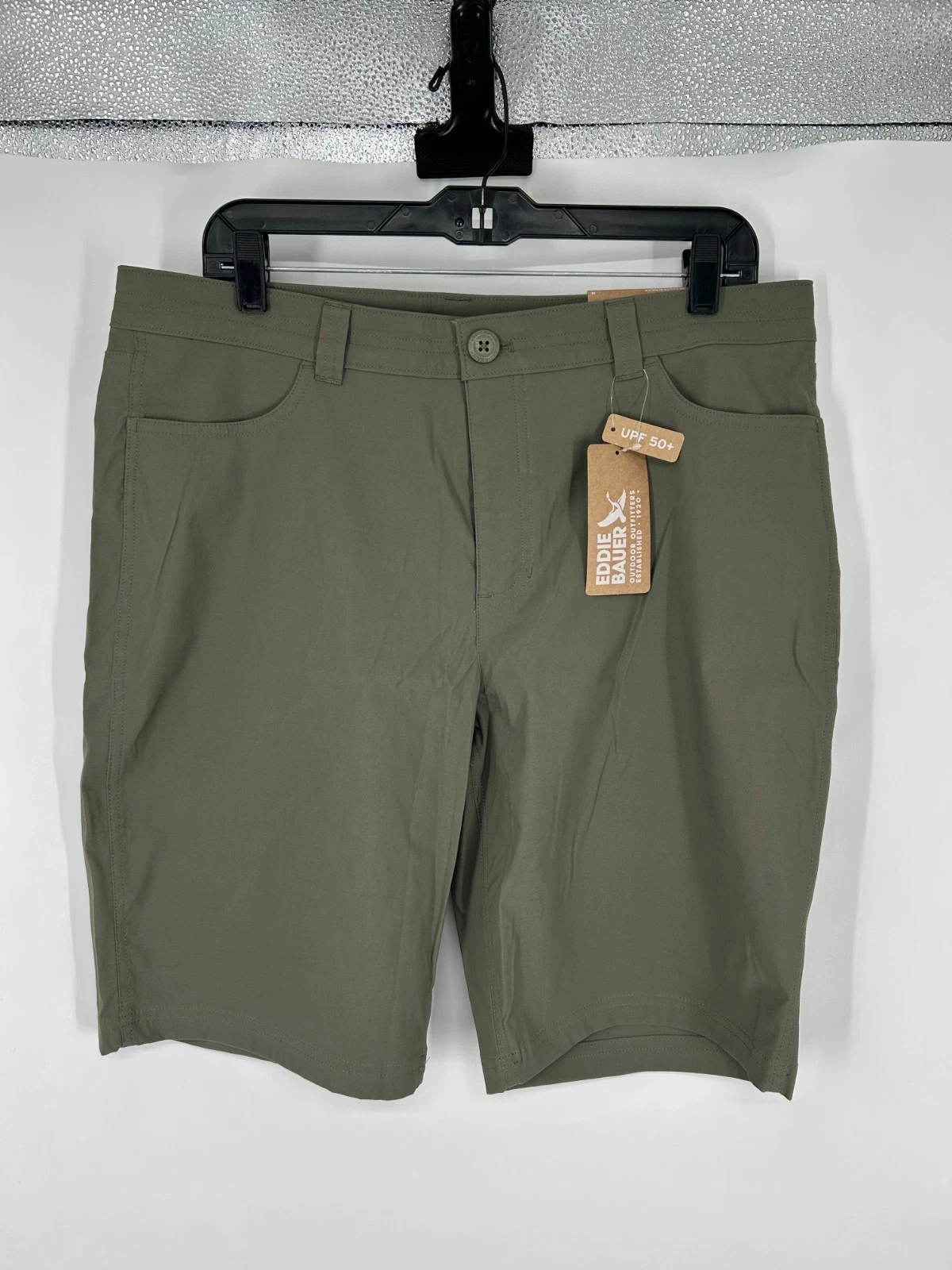 Eddie Bauer Rainier Bermuda Shorts Womens Size 14 36 Green Hiking Nylon Chino
Opens in a new window