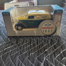 Liberty Classics 1937 Chevrolet TRUE VALUE Green Thumb Vehicle Bank MIB BIS