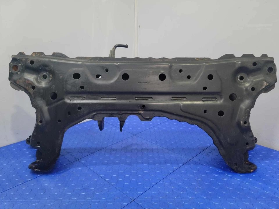 Оригинальный передний поперечный подрамник для Ford Fiesta 2011-2019 годов выпуска AE8Z5019A - Изображение 2 из 4