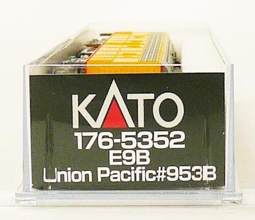 2 Kato E9A & E9B pair, Union Pacific, DCC installed - Picture 5 of 6