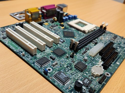 Intel CA810e, Socket 370 Pentium 3 Motherboard - Picture 4 of 6
