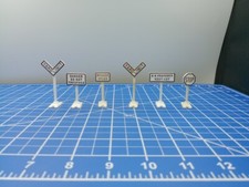 HO scale Lot of Misc. Scenics White Stop Signs and Train Yard Signs 1:87 Gauge