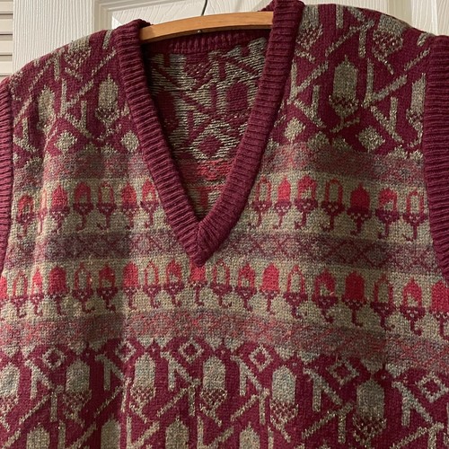Vintage 80s Wool Knit V-neck Sweater Vest Mens XL Maroon Red Festive Xmas Lights - Picture 2 of 8