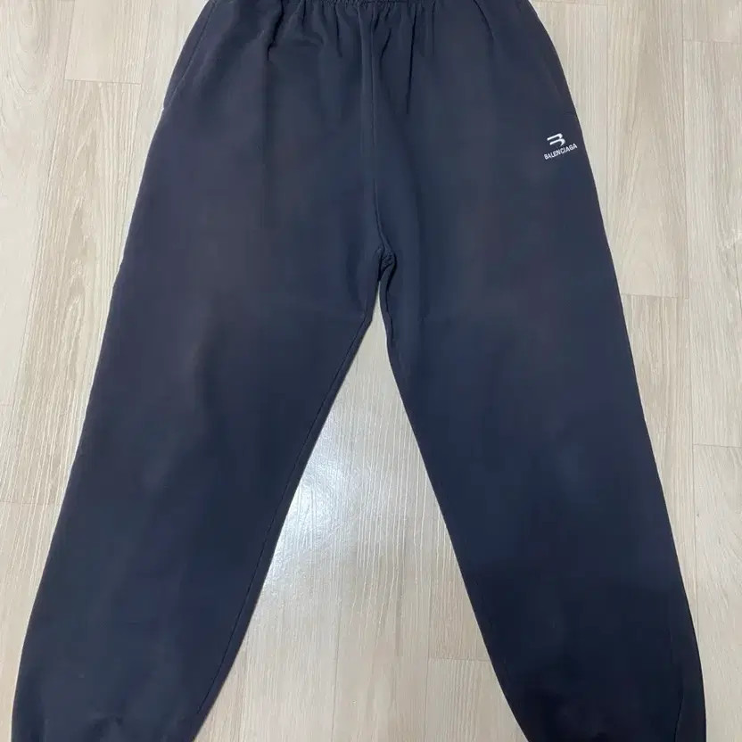 Balenciaga Sporty B Jogger Pants Men thumbnail 2