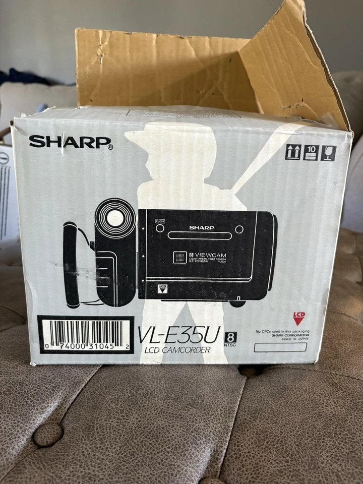 Sharp VL-E35U Viewcam Zoom Video8 LCD Camcorder VCR - IN ORIGINAL BOX - Image 3 of 4