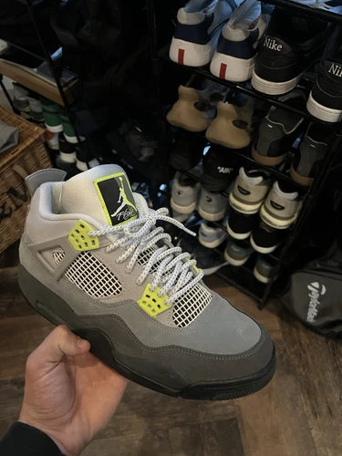 Taglia 10 Jordan 4 Retro SE Mid Neon 95