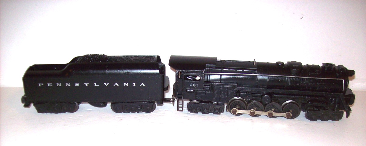Lionel #681 Turbine Engine and #2671W Pennsylvania Tender
