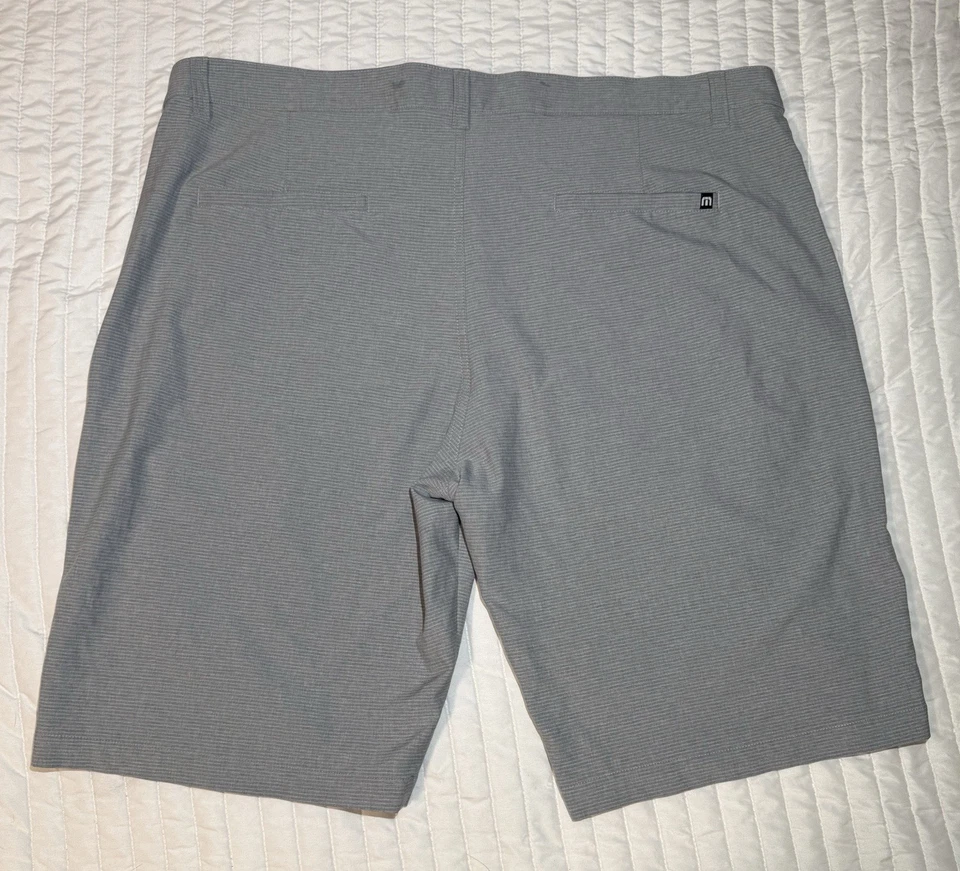 Pantalones Cortos de Golf Chinos Travis Mathew Para Hombres 40 Gris Rendimiento Elastizados 10-1/2” Entrepierna Foto 2 de 4