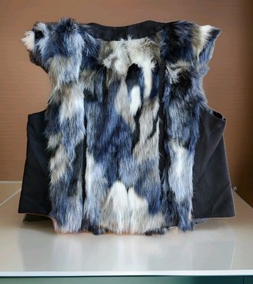 Cabi Faux Fur Vest Womens Medium Black Blue Lined Style 3380 Frosty Fuzzy