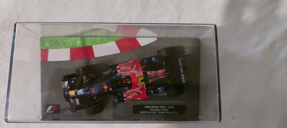 Modellino F1 Toro Rosso STR3 - 2008 Sebastian Vettel 1:43 - Immagine 2 di 2