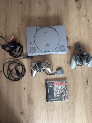 Sony PlayStation 1 - Grau Inkl. 2 Controller und Kabel und Spiel Resident Evil