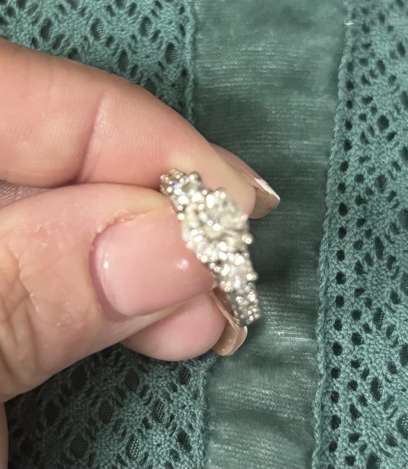 Anillo de compromiso de diamantes VSF2 de 1,2 quilates Foto 3 de 4