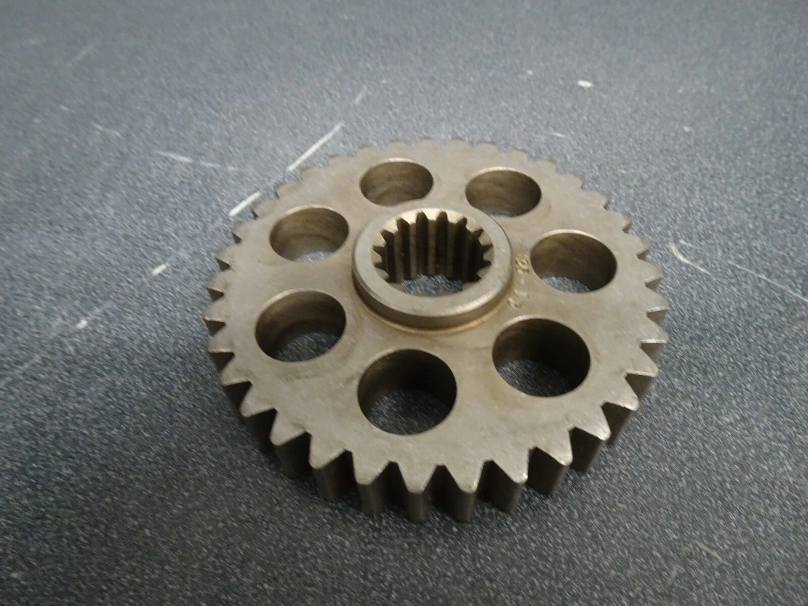 NEW YAMAHA OEM SPROCKET GR 05-08 APEX/VETR/RX1/RS/SX/VIPR/ MTN/FX NYTRO/MTX/RTX