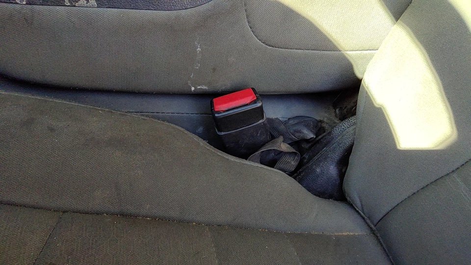 2013-2018 Dodge Ram 4500 левый передний ремень безопасности ресивер пряжка оригинальный серый X8 - Изображение 4 из 4