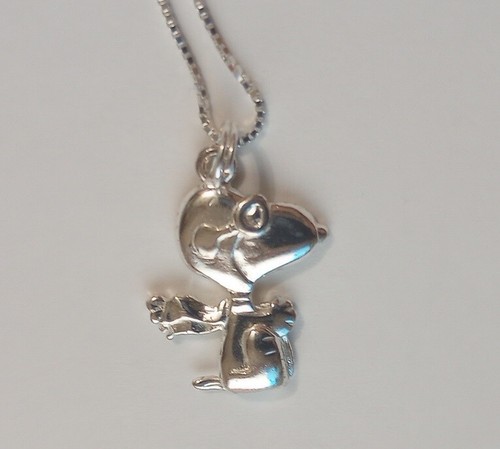 Collana Snoopy In Argento Sterling 925 Con Ciondolo Seduto - Gioiello Ufficiale Peanuts In Scatola Regalo