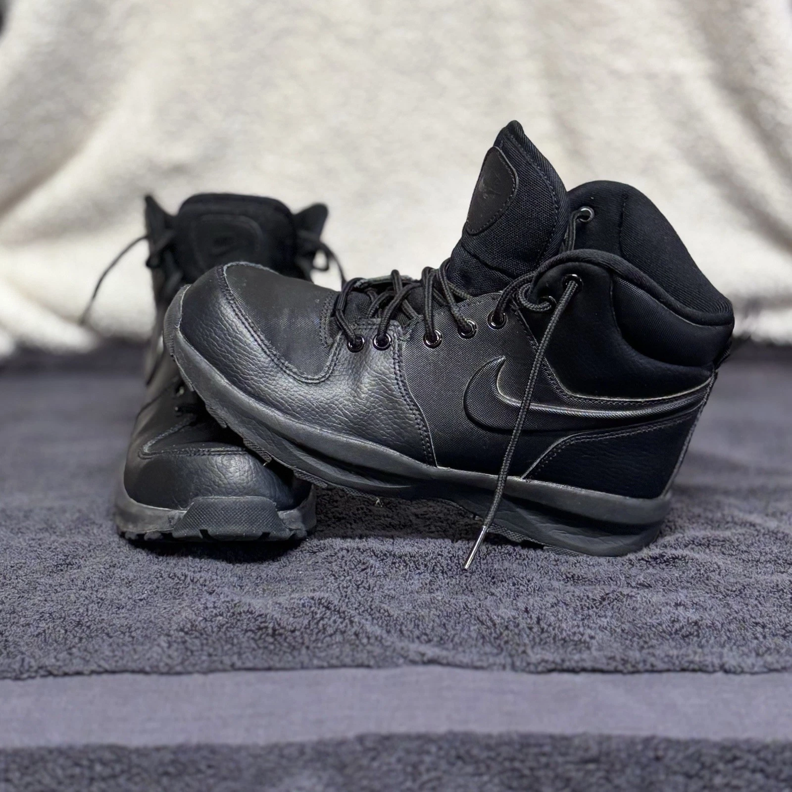 Nike Manoa'17 Size 5.5y Leather Boots Triple Black (HF0750 001) Hiking Camping