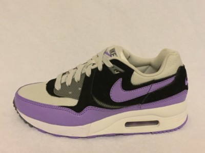 air max light essential