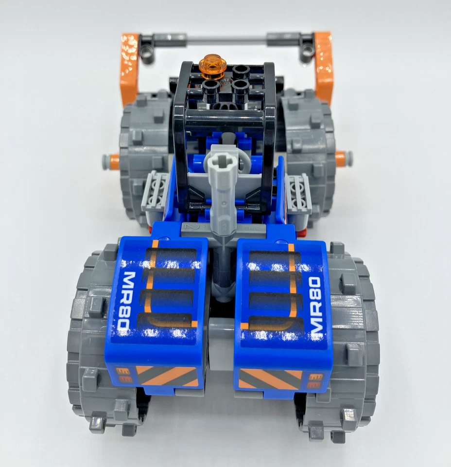 LEGO Technic 42071 Dozer Compactor, foto 4 di 5