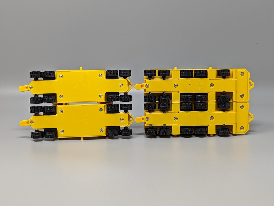 1996 Hot Wheels Mega Rig Caterpillar Construction Work Site Playset