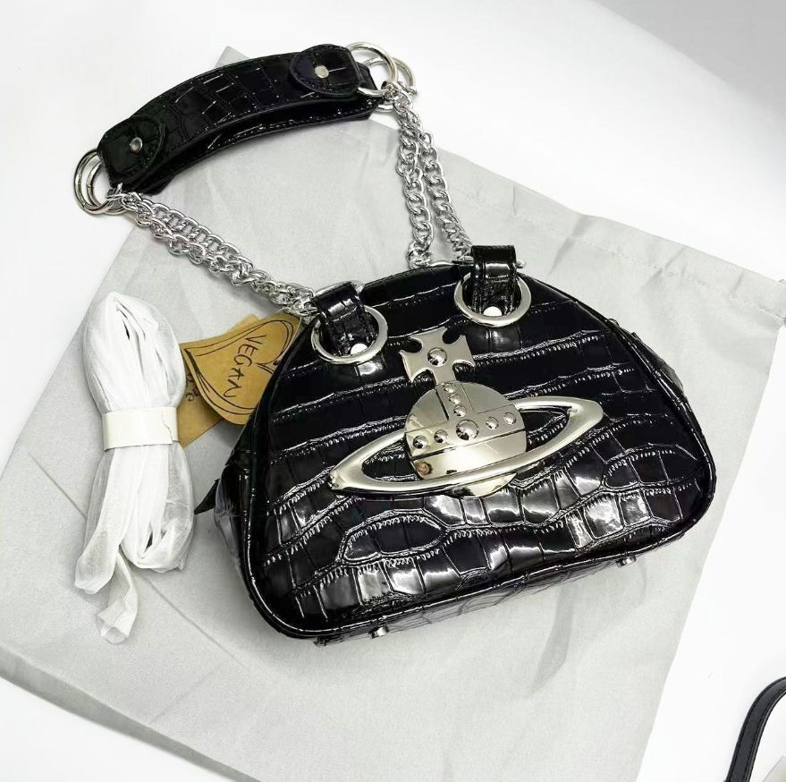 Vivienne Westwood ◆ ORB チェーン バケットバッグ 送料関税込 Vivienne Westwood Big Orb Chain Shoulder Bag Leather Black