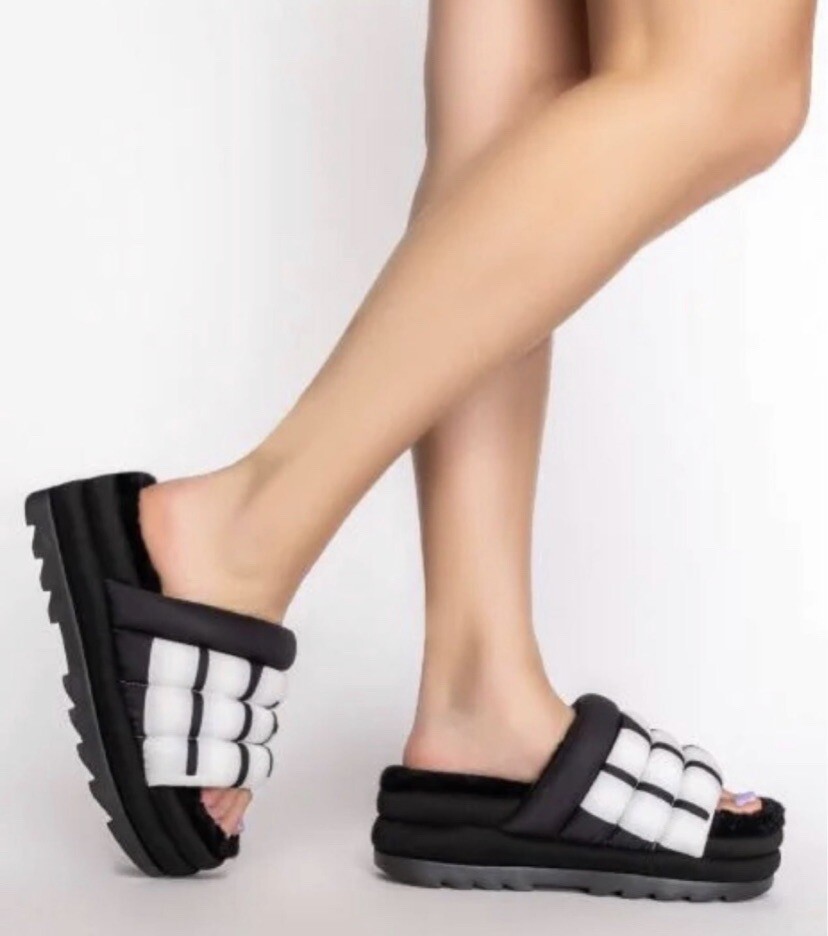 【未使用】UGG MAXI SLIDE LOGO Maxi Graphic Slide Sandal | UGG®