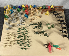 Vintage Lot 142 Plastic Army Men Toy Soldiers Multi-Color Figures w/ Horses
