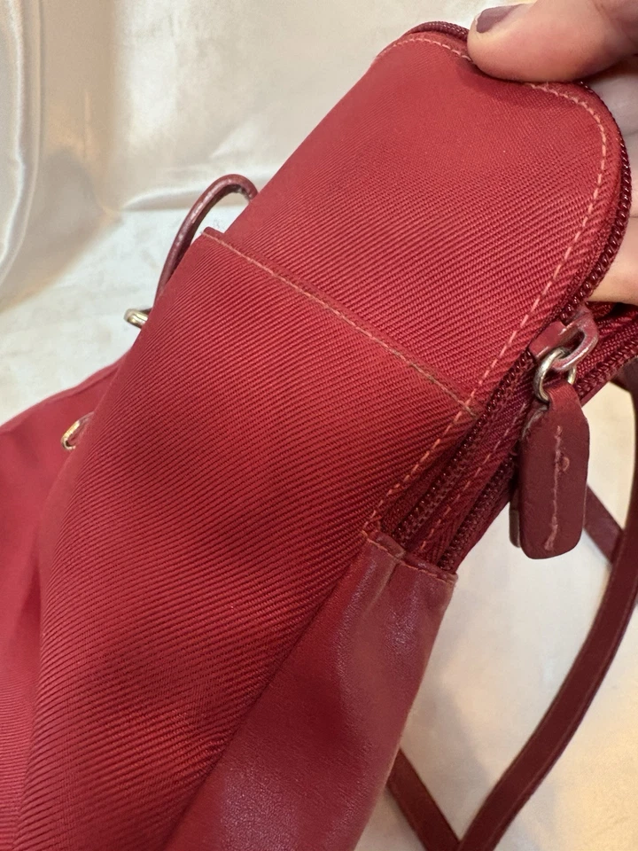 Mini Mochila Cartera de Cuero Rojo Etienne Aigner Múltiples Compartimentos Bolsillo con Cremallera Foto 3 de 4