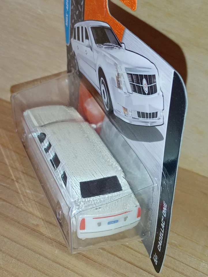 Matchbox Superfast / MB 974 - Cadillac One - White- Model Limousine x1 - Image 4 of 4