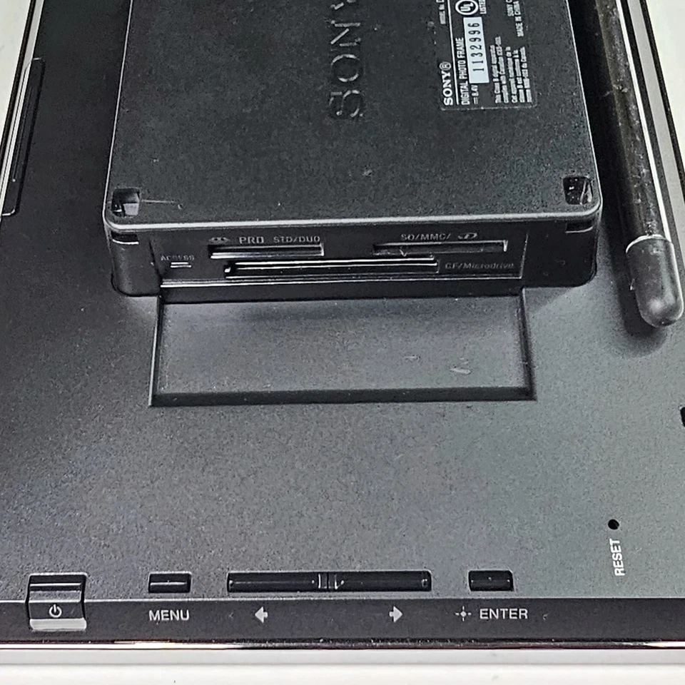 Sony DPF-V900 Black 9-Inch LCD Screen Built-In 512MB Memory Digital Photo Frame - Image 4 of 4