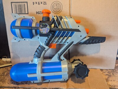 Hasbro 2002 Super Soaker Max D Secret Strike Dual Action Blaster Blue. Used 