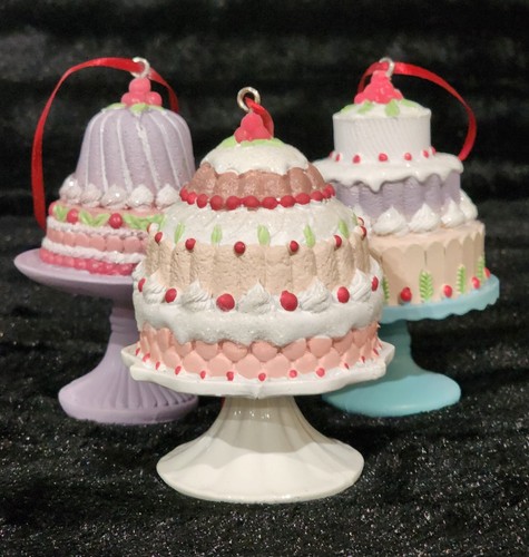 3 Pastel Piped Icing Cake Ornaments Pedestals Aqua Pink Lilac Bakery Decor Fun - Picture 8 of 12