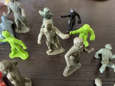 Mixed Lot Plastic Figures Various Colors Lot Of 24 Warrior Space Vintage Other