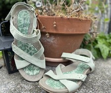 WOMEN'S LANDS' END GREEN STRAPPY LEATHER WALKING/HIKING SANDALS, US 9B