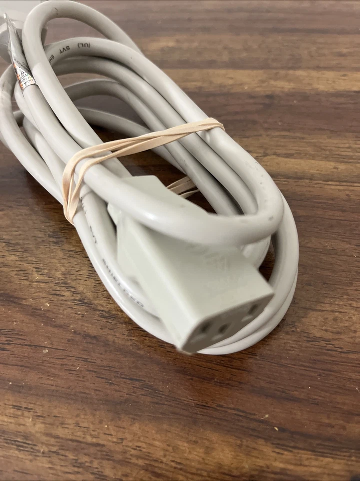 RadioShack 61-2860 6-Foot AC Grounded 18 g, 125V Computer Power Cord Gray - Image 2 of 3