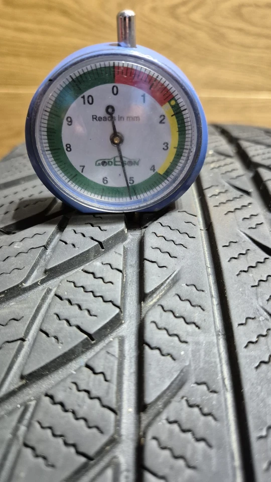 2x Winterreifen 205/60 R16 92H Bridgestone Blizzak LM001 DOT 1120 - Bild 2 von 4