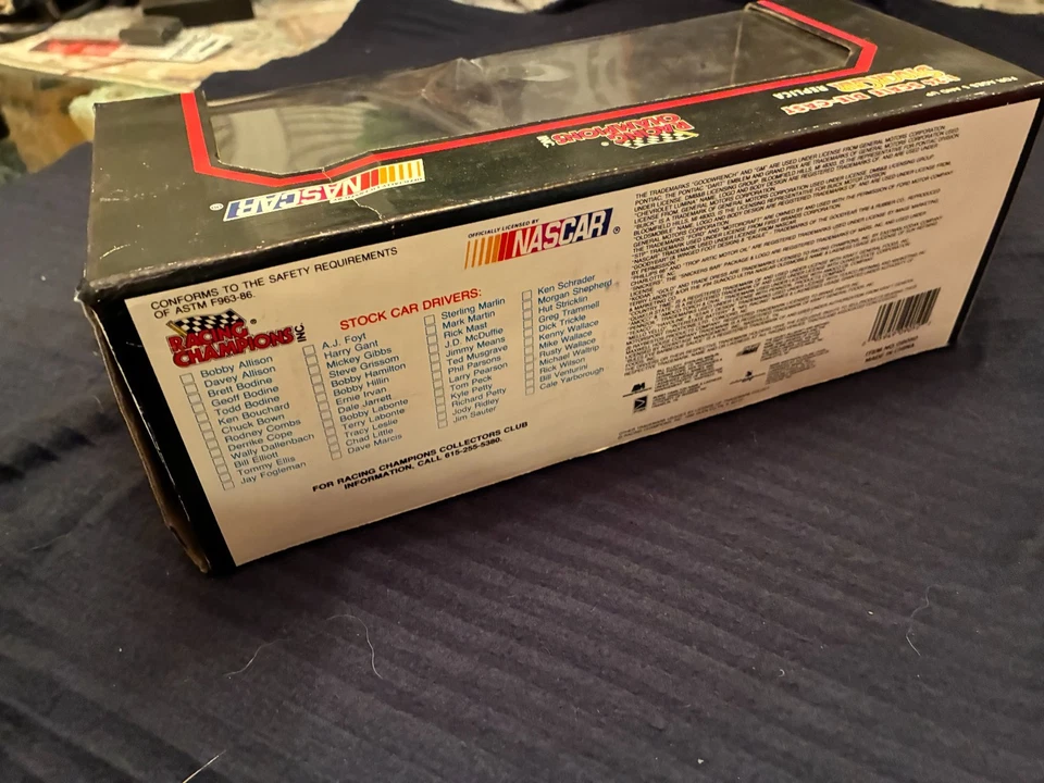 1992 1/24 Racing Champions RARE variation #17 Darrell Waltrip 16 Tampo - Image 4 of 4